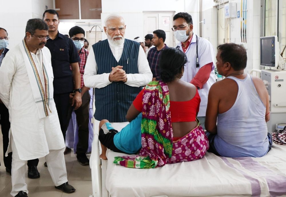 Balasore: Prime Minister Narendra Modi interacts with injured passengers of the Balasore train accident, in Balasore , Saturday, June 3, 2023. (Photo:IANS/PIB)