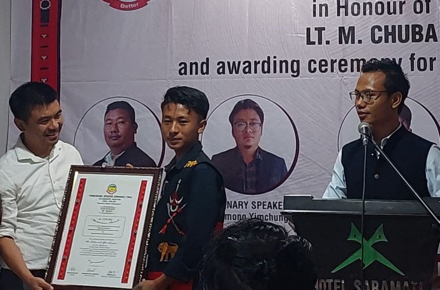 Takamoli Yimchunger receiving the M Chuba Meritorious Award at the Hotel Saramati, Dimapur on June 3.