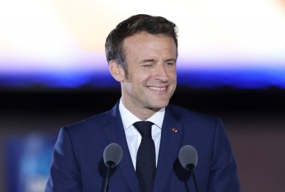Macron chugs a pint of beer in 17 seconds