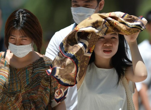 Intense heat grips Japan