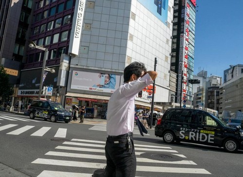 Sweltering heat wave hits Japan