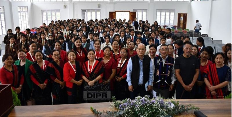 Students along with resource persons and RWWS members during the seminar on weaving held at Lotha Hoho Ki, Wokha on July 28.  (DIPR Photo)