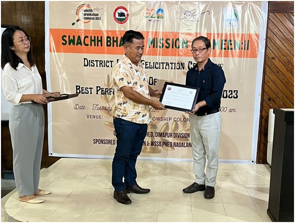 Er Gwatilo Tep, SE, Dimapur Circle, PHED Nagaland felicitating the Best Performing Villages under SSG 2023. Under PHED Dimapur Division three villages namely Kiyeto from Chümoukedima district, Kuda village from Dimapur district and Ghokito from Niuland district were felicitated as the best performing villages at the programme.
