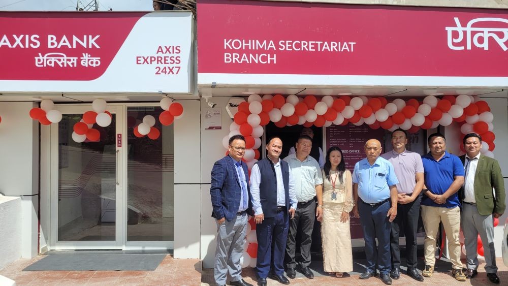 Taliremba and others during the inauguration of Axis Bank Kohima secretariat branch on September 27. (Morung Photo)