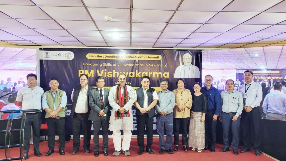 Union MoS, Dr Sanjeev Kumar Balyan with Advisor, Moatoshi Longkumer and others during the launching programme of PM Vishwakarma Scheme in Kohima on September 17. (Morung Photo)