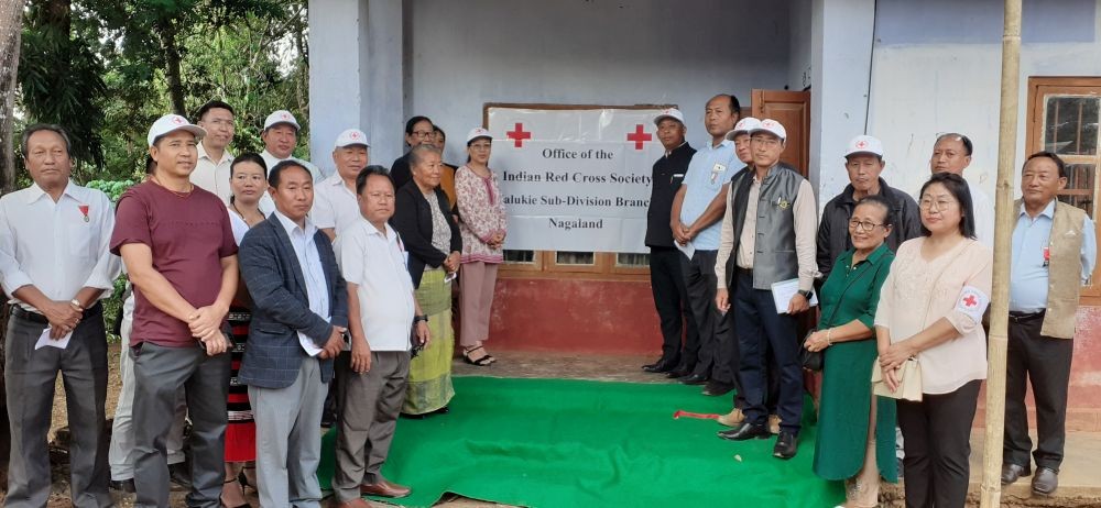 Dignitaries during the inauguration of the IRCS Jalukie Sub-Division Branch on October 27.
