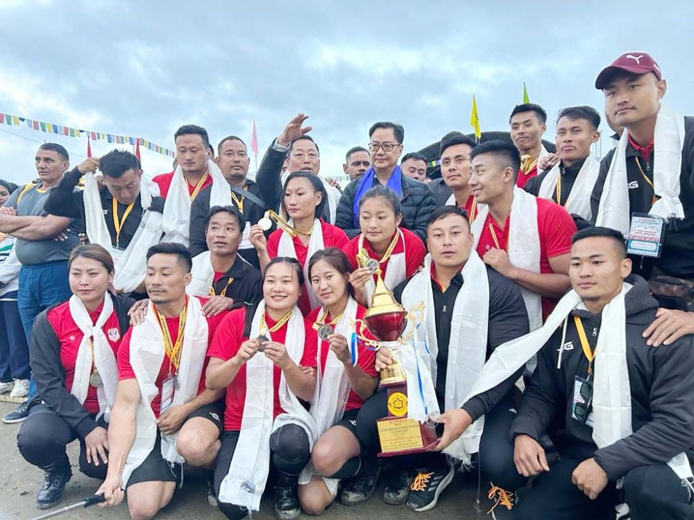 Nagaland team with Union Minister for Earth Sciences Kiren Rijiju after winning silver medal.