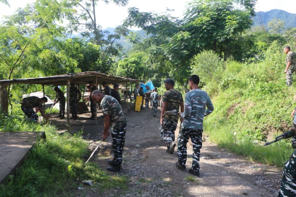 78 Bn CRPF organised a mass cleanliness drive on the occasion of Swachata Hi Seva campaign on September 30. The cleanliness drive was carried out in the premises of New Secretariat Kohima, surrounding areas of NH 29 (near Zubza), PHC Zubza, Saptahik Mangal Bazaar Zubza, Kohima town area and Kisama village. It was conducted by personnel of 78 Bn CRPF along with WR Joshua, Commandant, HP Singh, 21/C, Ramvarlein Philip 21/C, Jai Prakash, Dy Commandant.