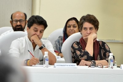 Congress leaders Priyanka Gandhi Vadra and Jyotiraditya Scindia during a meeting of party general secretaries, state in-charges, state unit chiefs and others at party Headquarters in New Delhi on Sep 12, 2019. (Photo: IANS)