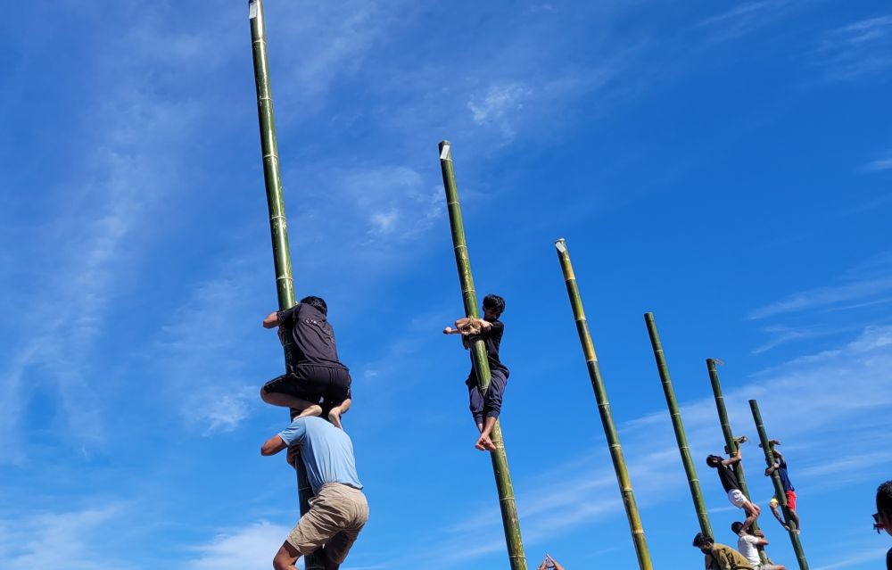 Participants of the pole climbing event at the Ngada festival in Tseminyu on November 27. (Morung Photo)