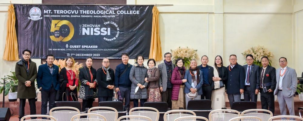 Dr Kim In-Soo, Director, Dandelion Community, South Korea with the CRBC Executive, Mt TTC Principal and other guests during the Mt Terogvü Theological College golden jubilee celebration on December 7.
