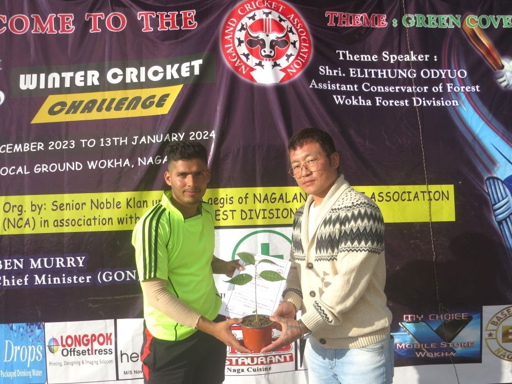 Jondemo Tungoe, Proprietor of Tiyi Drops and Libemo Memorial School, handing the certificate to Anil Sharman, man of the match at the 2nd match.