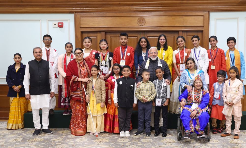 New Delhi: Prime Minister Narendra Modi and Union Minister Smriti Irani in a group photograph with Pradhan Mantri Rashtriya Bal Puraskar awardees 2024,in New Delhi, Tuesday, Jan. 23,2024.(IANS/PIB)