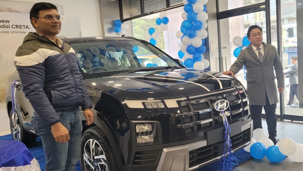 Munnuren Junul Kandulna with Dr Metuo Liezietsu after unveiling new Hyundai Creta in Kohima on January 19. (Morung Photo)