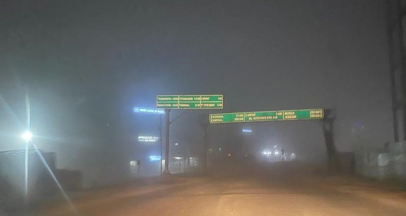 Due to fog, signage and other hoardings at the start of the National Highway-29 four-lane road from Dimapur's Purana Bazaar-Chümoukedima stretch are barely readable at around midnight of January 17. (Morung Photo)