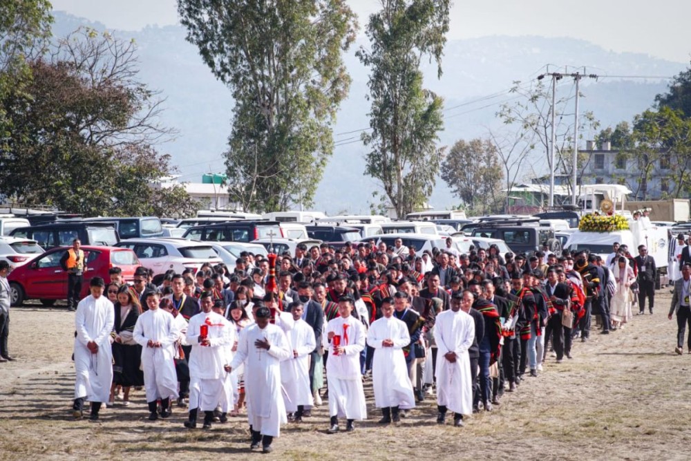 Section of the congregation in prayer during the Eucharistic procession at Sechii Zubza on January 21.