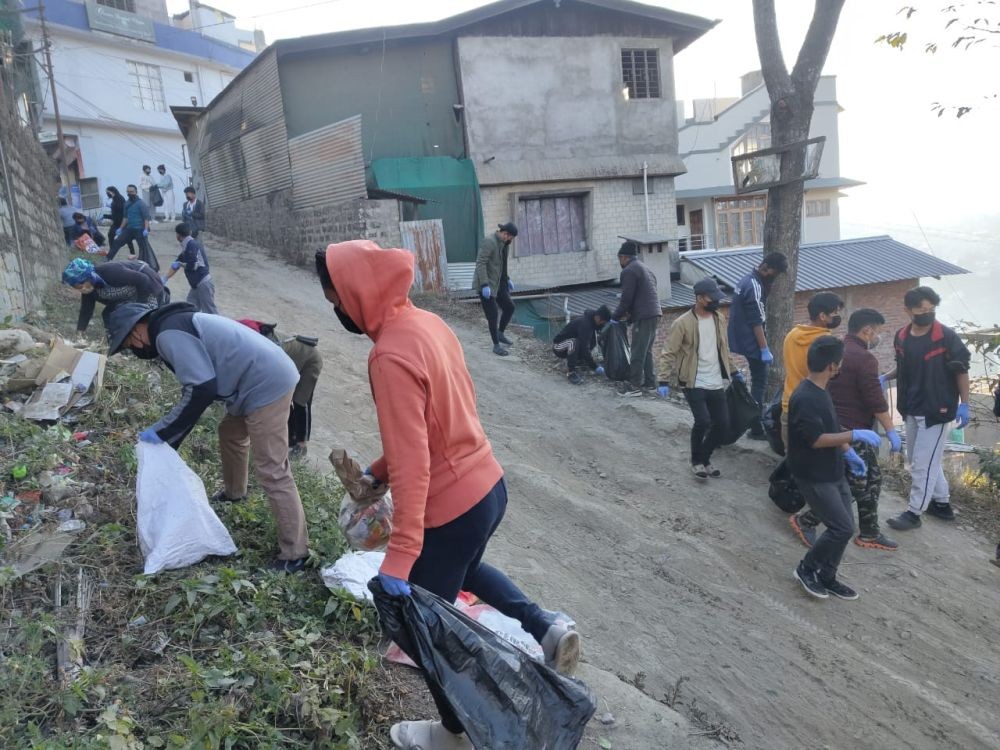 The ‘Keep Our City Clean’ team undertook a social work as part of Cleanliness Awareness Campaign at Sepfiizou Colony, Kohima on January 13. Khriehuzo Lohe informed that the campaign was undertaken in association with Sepfiizou Colony Welfare Board, Siimi Aphuyemi Baptist Church, New Creation Church, Sepfiizou Cezo Mepu, Niisieta Rhakho, Addl. Secretary Home, Government of Nagaland and well wishers. The social work was carried out at approach road Pezielietsie to Siimi Aphuyemi Baptist Church and entrance point near Hardware Shop to Sümi Aphuyemi Baptist Church.