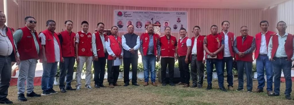 GBs of Niuland district after handing over the memorandum to Nagaland PWD (R&B) Minister Kaito Aye.