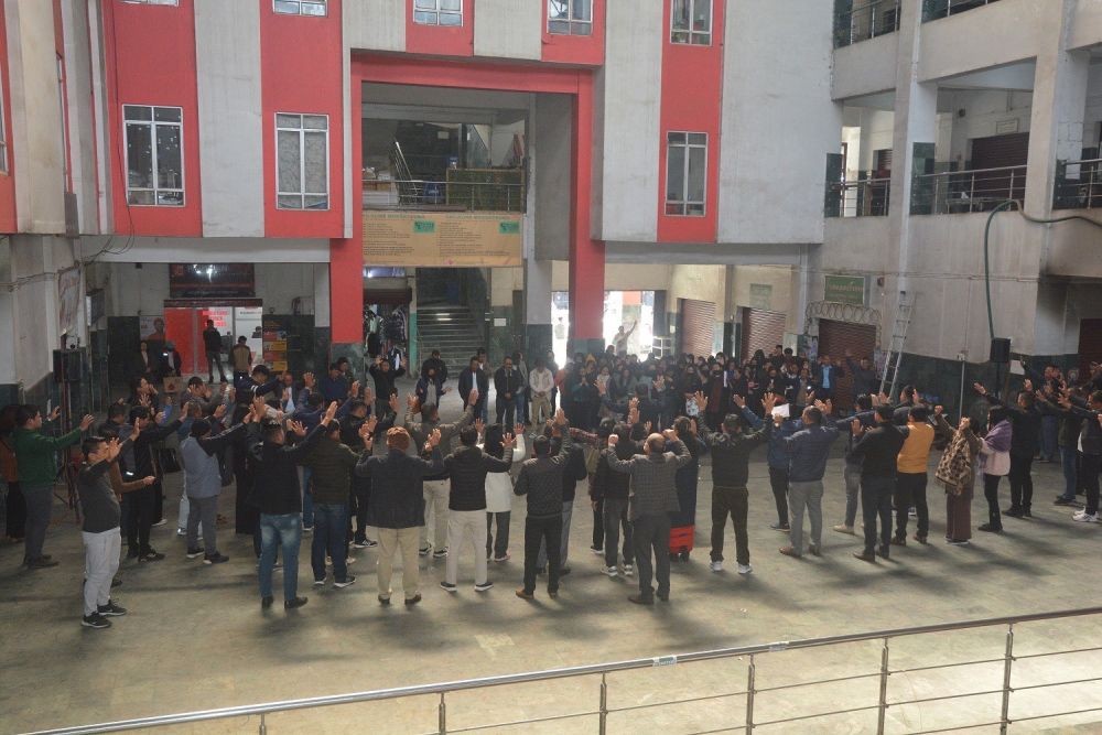 Ongpangkong Arogo Tenzüker Telongjem (OATT) and Mokokchung Town Ao Baptist Churches Mission (MTABCM) jointly organised a prayer fellowship for February 3 Mokokchung Municipal Council (MMC) Complex fire incident victims on February 8. Altogether 62 shops were burnt which belonged to 59 owners. Members of OATT and MTABCM, MMC staff and victims attended the prayer fellowship held at MMC complex. During the prayer fellowship, OATT and MTABCM donated Rs 710000. OATT President Mar and Secretary Lemtila, MTABCM Secretary, Sentiyanger and Rev Nungshi and Rev Temsüwati took part in the programme. There are 33 churches under OATT and 10 churches under MTABCM. (Morung Photo)
