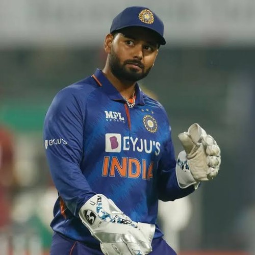 'Difficult to explain my relationship with him': Pant on his deep connection with Dhoni