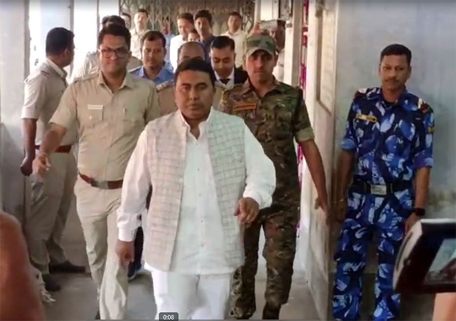 North 24 Parganas: Trinamool Congress leader Sheikh Shahjahan, accused of sexual violence and land grabbing in Sandeshkhali village, being produced at the Basirhat court, in North 24 Parganas, Thursday, Feb. 29, 2024.(IANS/Video Grab)