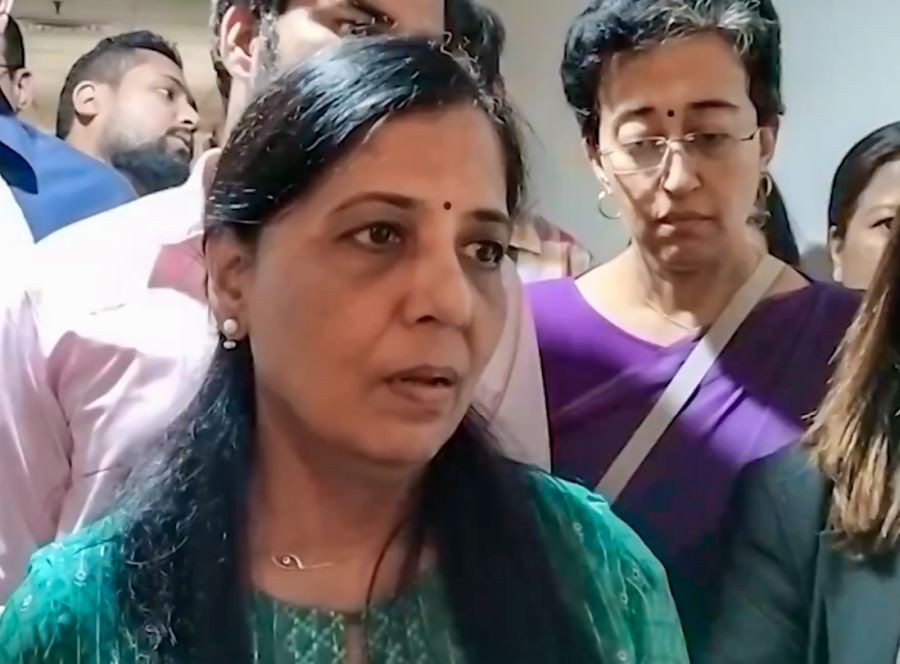 Sunita Kejriwal, wife of Delhi Chief Minister and AAP Convenor Arvind Kejriwal, at Rouse Avenue Court, in New Delhi, Monday, April 1, 2024. (Photo: IANS/Video Grab via @AamAadmiParty)