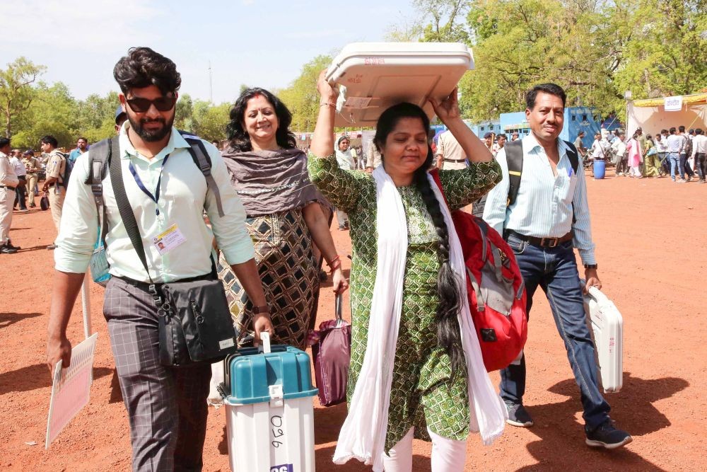 Bhopal : Polling officials leave for polling stations after collecting electronic voting machines (EVM) and voter-verified paper audit trail (VVPAT) ahead of the Lok Sabha elections, in Bhopal on Monday, May 06, 2024. (Photo: IANS/Hukum Verma)