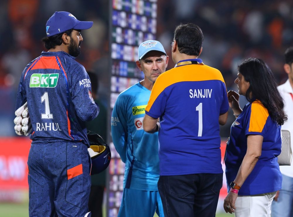 Hyderabad: Lucknow Super Giants' captain KL Rahul in conversation with Lucknow Super Giants' owner Sanjiv Goenka, coach Justin Langer after the IPL match between Sunrisers Hyderabad and Lucknow Super Giants at Rajiv Gandhi International Stadium, in Hyderabad, Wednesday, May 08, 2024.(IANS/Suresh Kumar)