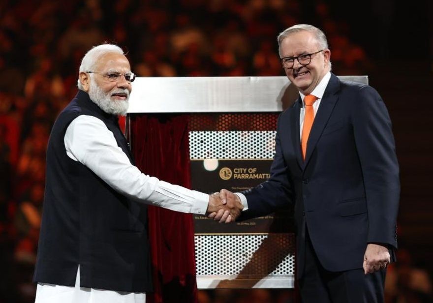 Sydney: Prime Minister Narendra Modi with Prime Minister of Australia Anthony Albanese at a community programme, in Sydney, on Tuesday, May 23, 2023. (Photo:IANS/Twitter)