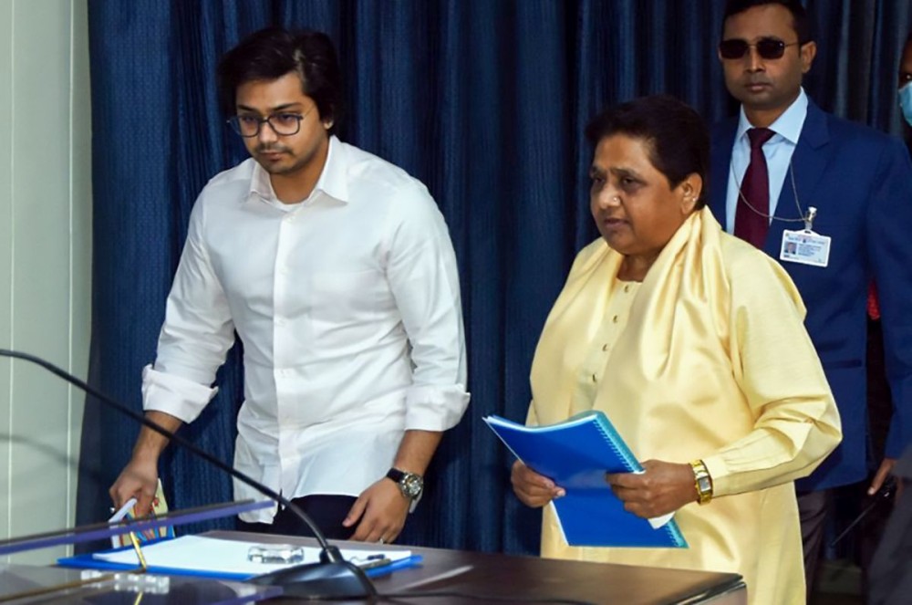 Lucknow : Bahujan Samaj Party President Mayawati and party's national coordinator Akash Anand arrive for All-India party meeting ahead of the 2024 Lok Sabha elections at the party office in Lucknow, December 10, 2023. (Photo: IANS/@Mayawati)