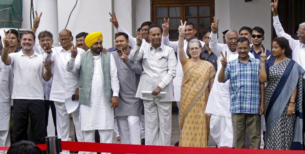 New Delhi: INDIA alliance leaders show victory sign as their meeting concludes at the residence of Congress President Mallikarjun Kharge, in New Delhi, Saturday, June 01, 2024.(IANS/Qamar Sibtain)