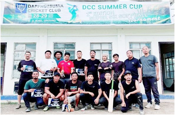 Winners Vizo CC and Runners Up Kati Super Strikers with their trophies and certificates alongwith President, DYO and President, DCC.