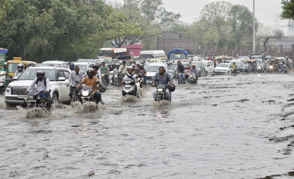 New Delhi : Vehicles wade through the water-logged road after rainfall, near Nigam Bodh ghat, in New Delhi, Friday, June 28, 2024. (IANS/Wasim Sarvar)
