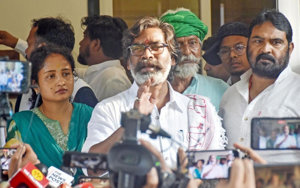 Ranchi: Former Jharkhand CM & JMM leader Hemant Soren after being released on bail from Birsa Munda jail in Ranchi, Friday, June 28, 2024. He was granted bail by Jharkhand HC in a land scam case.(IANS/Rajesh Kumar)