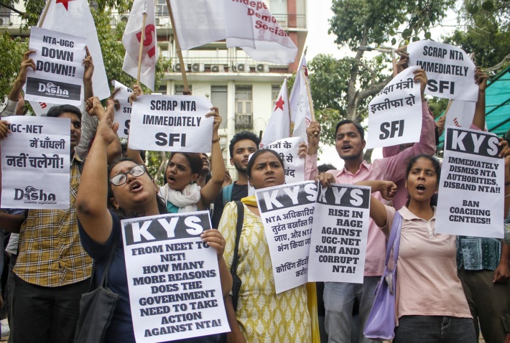 New Delhi: Members of AISA (All India Students Association) and aggrieved NEET applicants protest outside Shastri Bhawan over NEET and UGC-NET issues, in New Delhi, Thursday, June 20, 2024.(IANS/Wasim Sarvar)