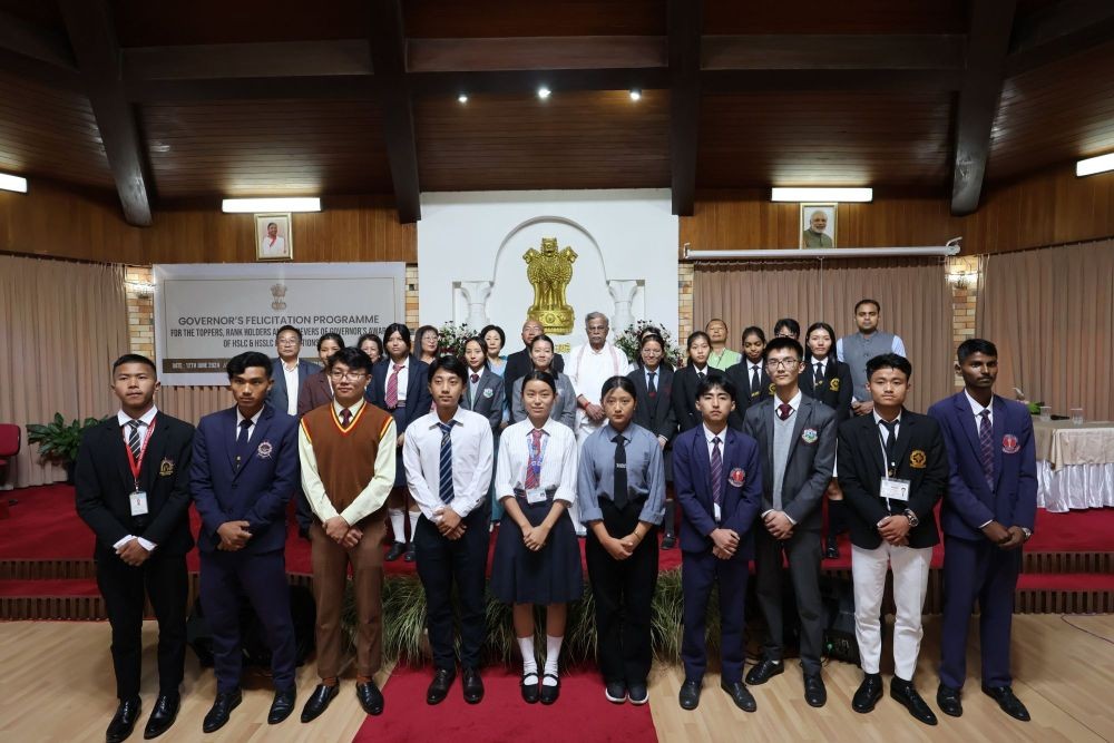 Nagaland Governor, La Ganesan with the toppers, rank holders and achievers of HSLC and HSSLC Examinations 2024 at the Governor’s Award programme held at Dr Imkongliba Ao Hall, Raj Bhavan, Kohima on June 12. (DIPR Photo)