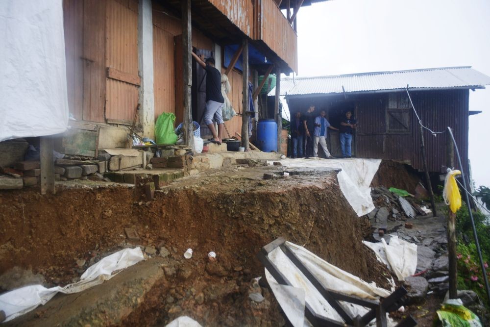 Massive soil erosion reportedly occurred in Alahuto colony, Zunheboto town, which according to the residents began on July 6 last. (DIPR Photo)
