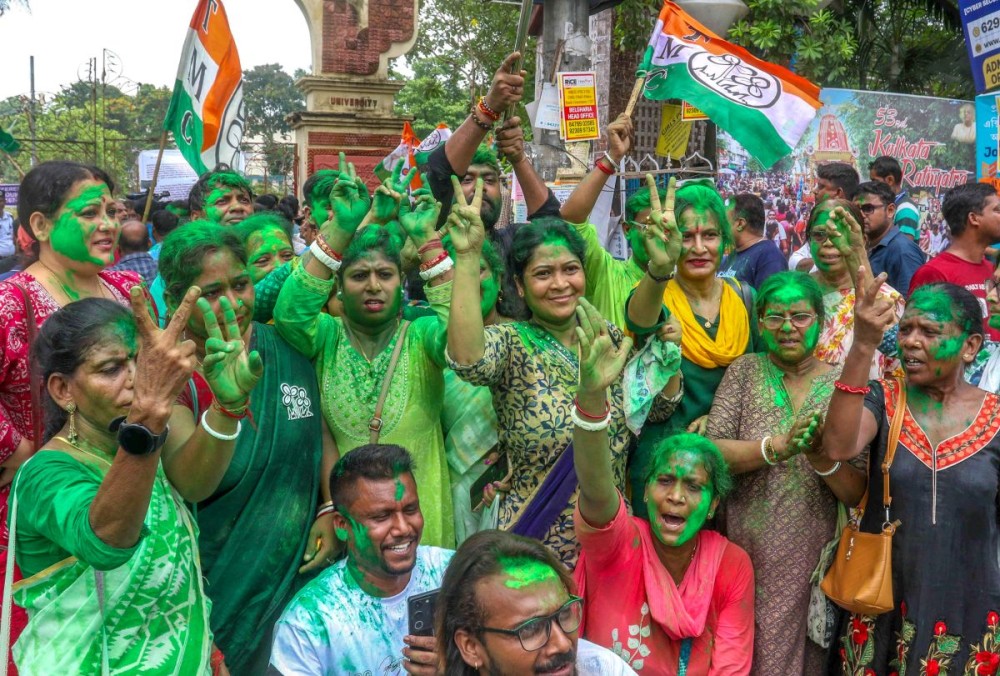 Kolkata: TMC workers celebrate the party's win in the Maniktala assembly by-polls in Kolkata on Saturday, July 13, 2024. (Photo: IANS/Kuntal Chakrabarty)