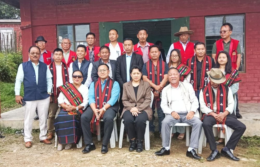 MLA and Chairman DPDB Zunheboto District, Er Picto Shohe with the newly elected Chairman, Deputy and members to Atoizu Town Council at the felicitation programme held on July 12. (DIPR Photo)