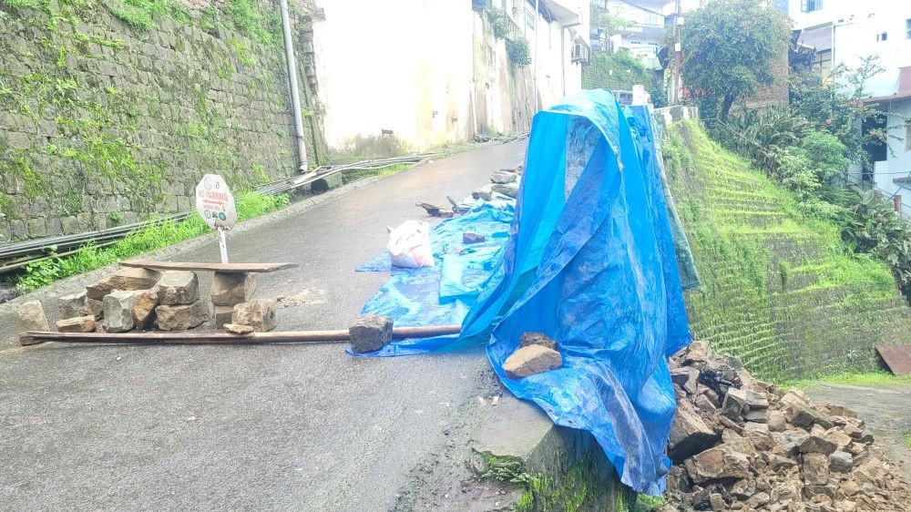Road communication cut off between Lower PWD and Middle Midland Kohima. (Morung Photo)