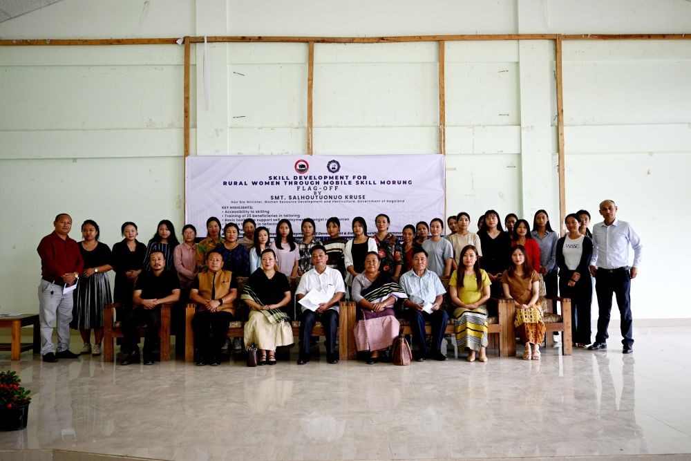 Minister, department officers and trainees during the flagging off programme of the Mobile Skill Morung at Sechü-Zubza on July 22.