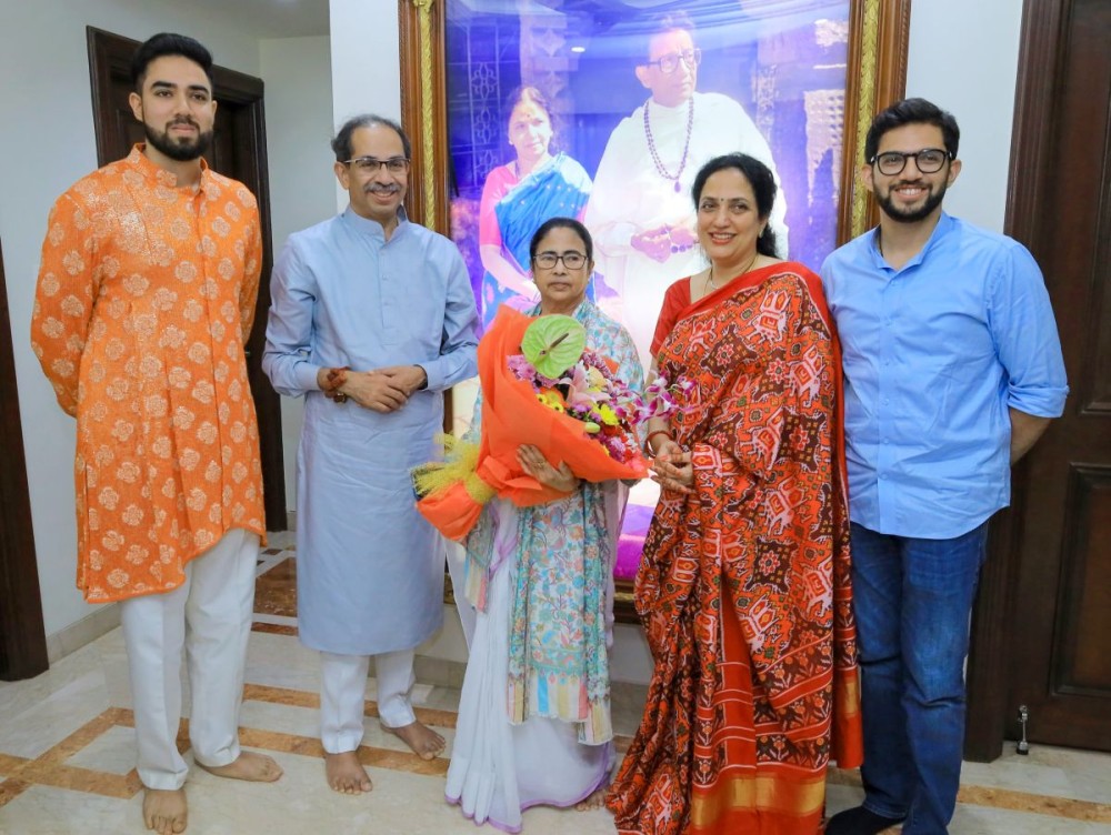Mumbai: West Bengal Chief Minister Mamata Banerjee meets Former Maharashtra Chief Minister and Shiv Sena (Uddhav Balasaheb Thackeray) Chief Uddhav Thackeray and his family, in Mumbai, Friday, July 12, 2024.(IANS)