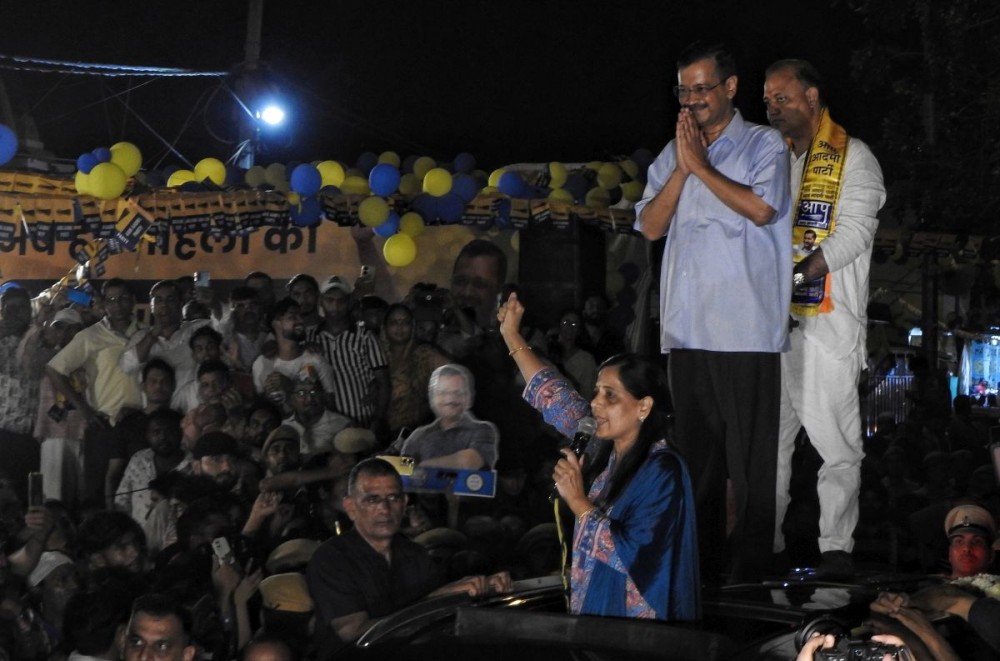 New Delhi: Delhi Chief Minister and AAP convenor Arvind Kejriwal, with his wife Sunita Kejriwal, campaigns in support of party candidate Somnath Bharti for the Lok Sabha elections in New Delhi on Wednesday, May 22, 2024. (IANS/Anupam Gautam)
