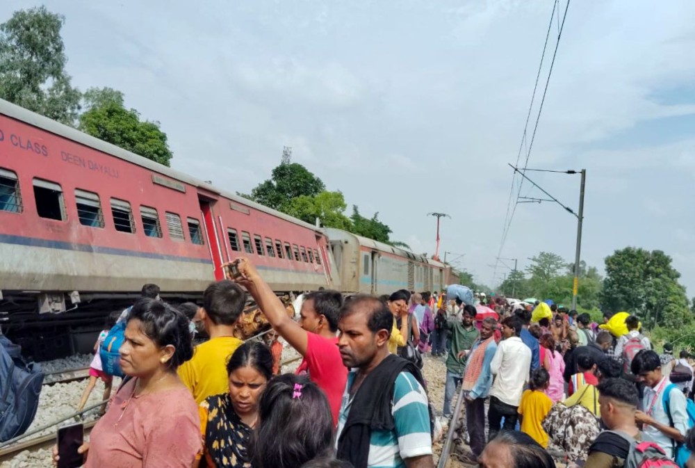 Gonda: Few bogies of Dibrugarh Express derailed near UP's Gonda railway station, Gonda on Thursday, July 18, 2024.(IANS)