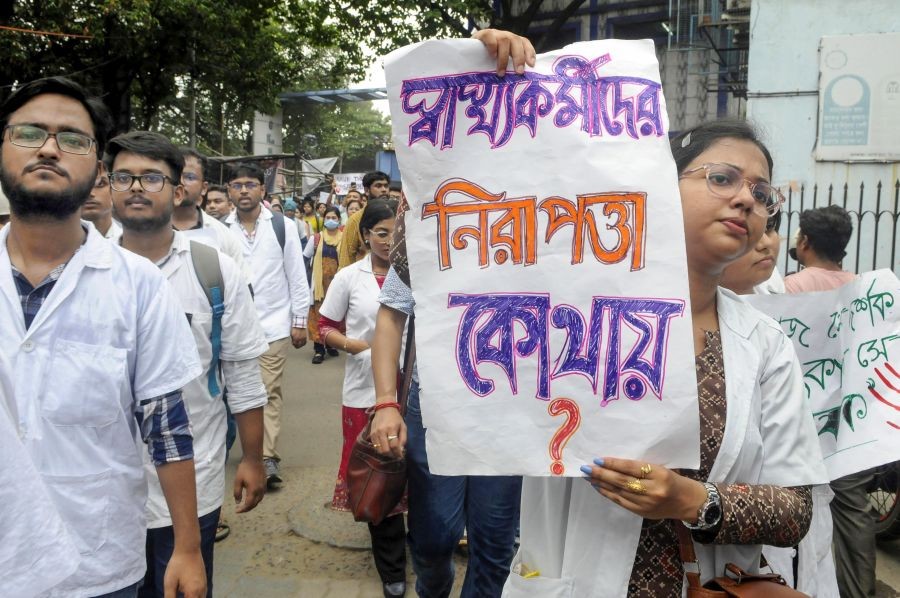 Doctors from dental colleges participate in a protest rally against the rape and murder of a young medic at R G Kar Medical College, in Kolkata on Wednesday, August 14, 2024.(IANS/Kuntal Chakrabarty)