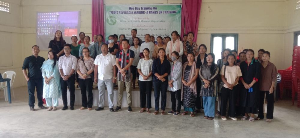 Participants and resource during the training on fruit beverages making at Kiphire on August 29.