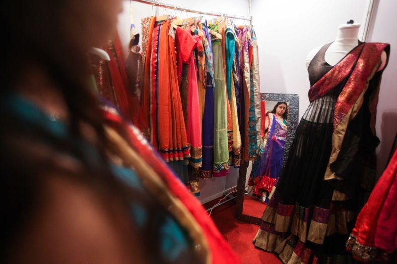 An exhibitor presents wedding costumes during the Big Fat Wedding exhibition in Gurgon of Haryana, India, Aug. 29, 2013. More than 30 exhibitors in India attended the Big Fat Wedding exhibition in Gurgon of Haryana, displaying their various traditional Indian wedding products including apparels, footwear, jewellery and bridal trousseau. (Xinhua/Zheng Huansong) (djj)