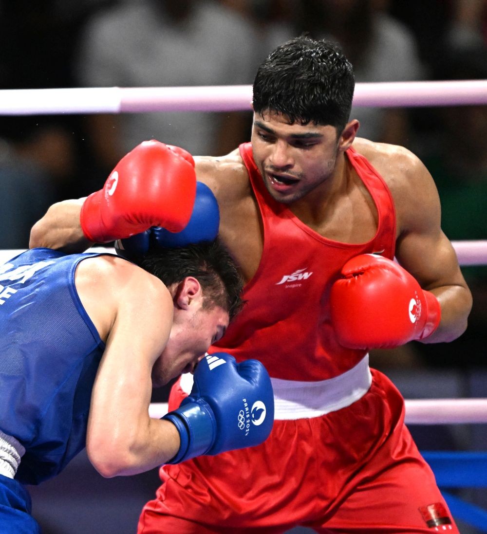 Paris : India's Nishant Dev and Mexico's Marco Verde in action during their Men's 71kg quarterfinal boxing match at Paris 2024 Olympic Games, in Paris, France, August 03, 2024. (Photo: IANS/Biplab Banerjee)