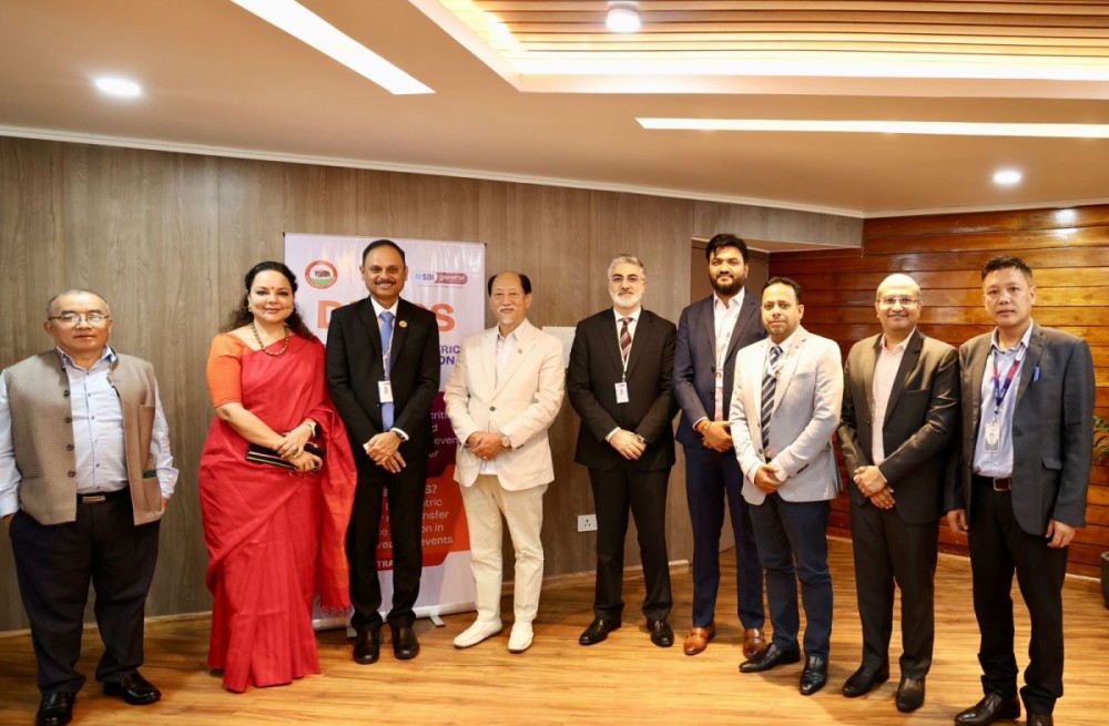 Nagaland Chief Minister, Neiphiu Rio with Z Nyusietho Nyuthe, Advisor, NSDMA & NRE; Priya Kumar, EVP & Business Head, SBI General Insurance; and Naveen Chandra Jha, MD & CEO, SBI General Insurance during the signing of the MoU.