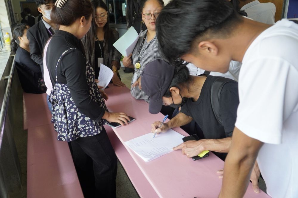 Students at the job fair organized by AIDA.